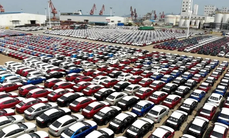 Doanh số ô tô Trung Quốc năm 2025: BYD giữ ngôi vương, Xiaomi và Xpeng bứt phá mạnh mẽ