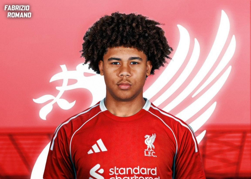 Liverpool chiêu mộ thành công Ifeanyi Ndukwe: Van Dijk đệ nhị cao 1m98 cập bến Anfield