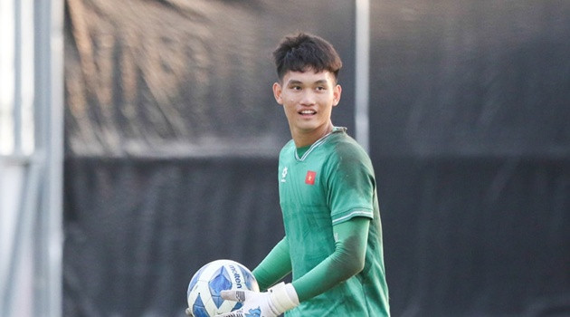 Thủ môn Đình Hải bay xuyên đêm hội quân cùng U23 Việt Nam trước giờ đấu U23 Jordan