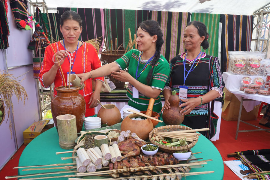 The M’nong Communal Meal in Today’s Daily Life