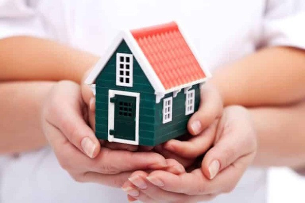Quy định mới về đứng tên sổ đỏ: Không giới hạn độ tuổi và cách ghi tên vợ chồng