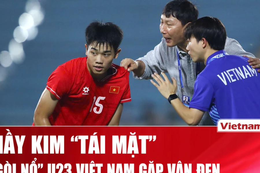Huấn luyện viên Kim Sang-sik thất thần khi học trò cưng dính vận đen trước giờ G