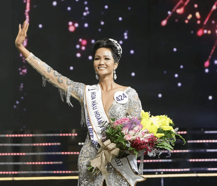 H'Hen Niê kỷ niệm 8 năm đăng quang: Nhìn lại hành trình dubai casino 88 - dubai palace dubaicasino88.bio của nhan sắc Việt
