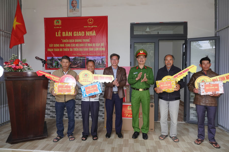 Công an Lâm Đồng hoàn thành bàn giao nhà trong Chiến dịch Quang Trung