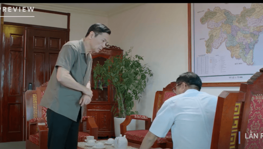 Lằn ranh tập 49: Bí thư Trần Sơn đột ngột gặp sự cố sức khỏe nghiêm trọng
