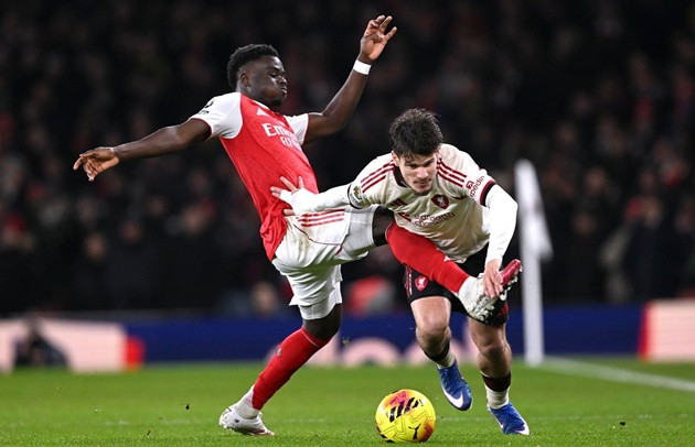 Milos Kerkez khóa chặt Bukayo Saka: Màn trình diễn điểm 10 giúp Liverpool giữ sạch lưới