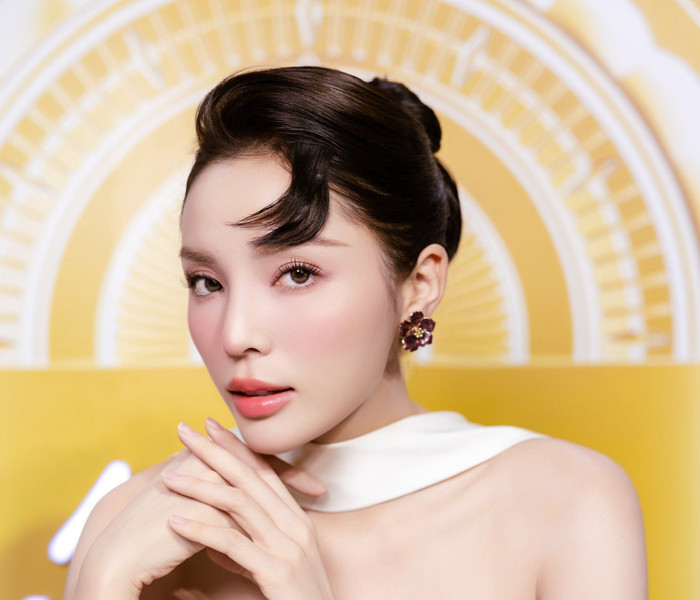 Hoa hậu Kỳ Duyên gặp sự cố dị ứng keo dán mi khiến một bên mắt bị sưng to