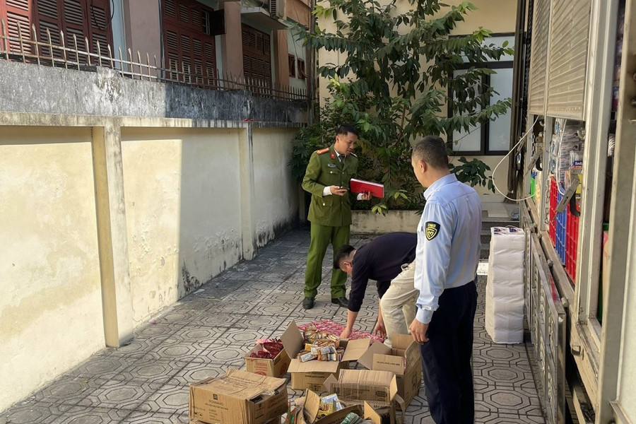 Công an Sơn La liên tiếp thu giữ hàng nghìn sản phẩm giả và thực phẩm bẩn