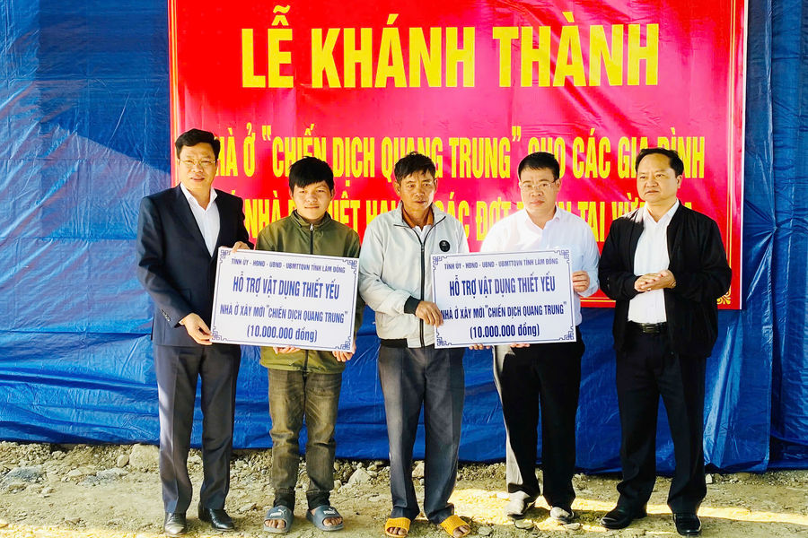Chủ tịch HĐND tỉnh Lâm Đồng Lưu Văn Trung dự Lễ khánh thành nhà ở “Chiến dịch Quang Trung” tại xã Nam Đà