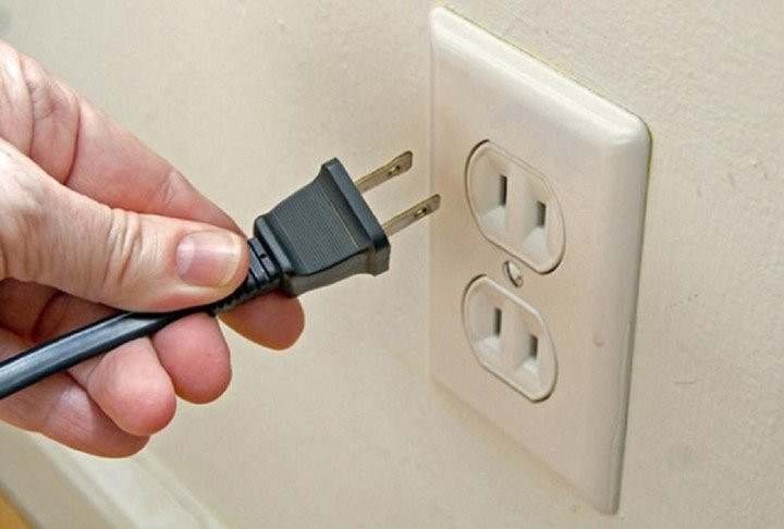Kinh nghiệm an toàn khách sạn: Cách phát hiện camera và mẹo chống trộm hiệu quả
