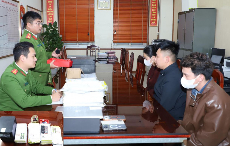 Ninh Bình: Tạm giữ 3 đối tượng làm giả con dấu để hợp thức hóa hồ sơ lao động