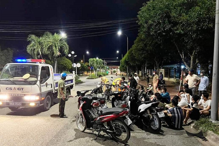 Coi chừng đi tù vì mang dao dưới cốp xe