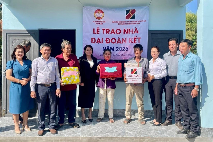 Bàn giao nhà Đại đoàn kết cho người dân Hàm Liêm