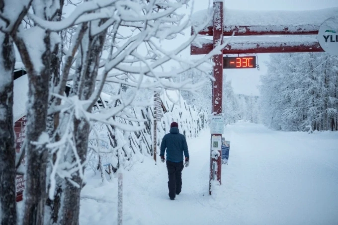 Lapland rét kỷ lục âm 37 độ C: Hàng nghìn du khách kẹt lại quê hương ông già Noel