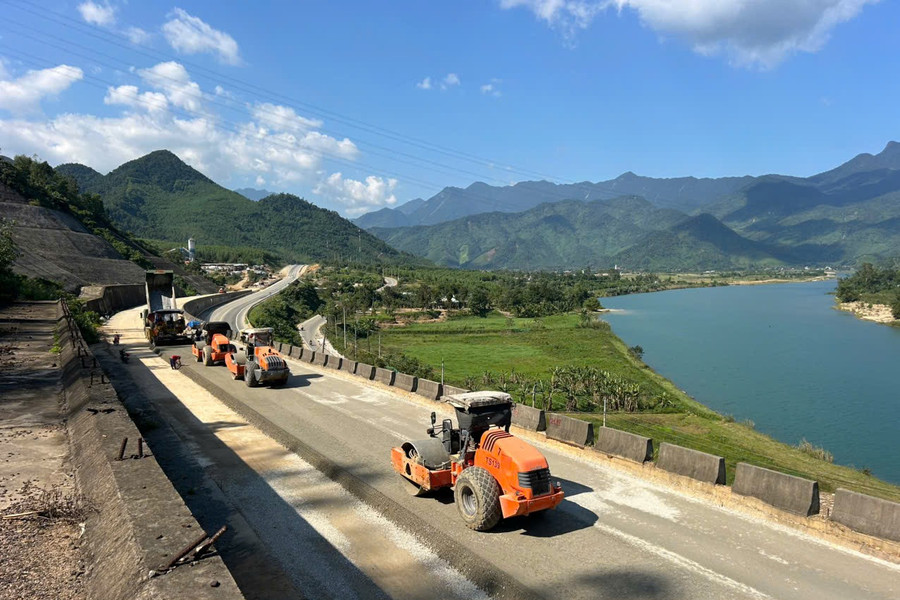 Cao tốc La Sơn - Hòa Liên 3.000 tỷ đồng: Nước rút về đích, thông xe trong tháng 1/2026