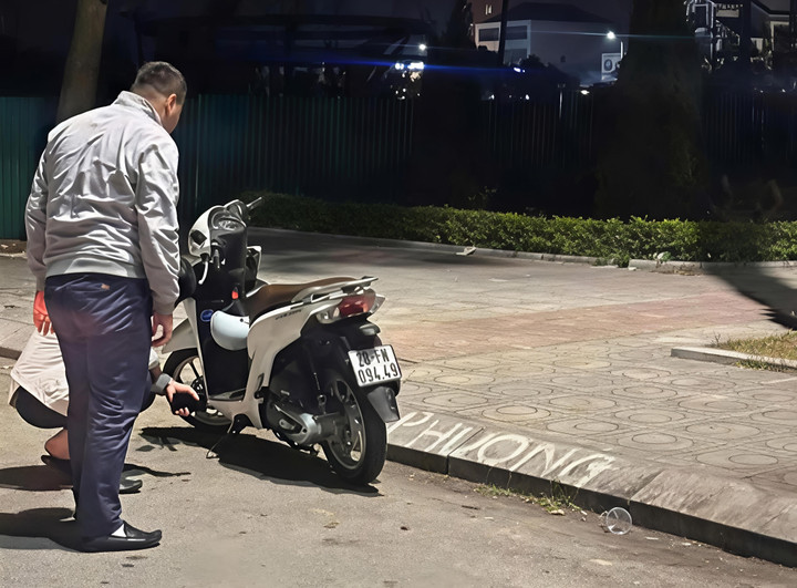 Vụ án mạng đặc biệt nghiêm trọng tại Hưng Yên: Nghi phạm bỏ lại xe máy lẩn trốn sang Bắc Ninh