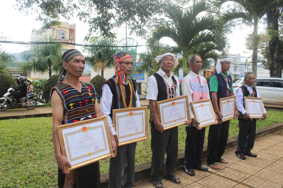 Artisan of merit K’Brel: Over 50 Years of preserving the central highlands Gong culture