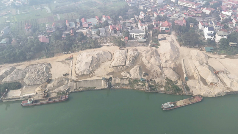 Lào Cai khởi tố 3 đối tượng khai thác cát trái phép trên sông Hồng thu lợi hàng chục tỷ đồng