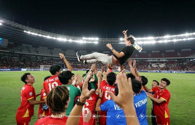 U23 Việt Nam vs U23 UAE: Báo Hàn cảnh báo chấn thương hy hữu của HLV Kim Sang-sik