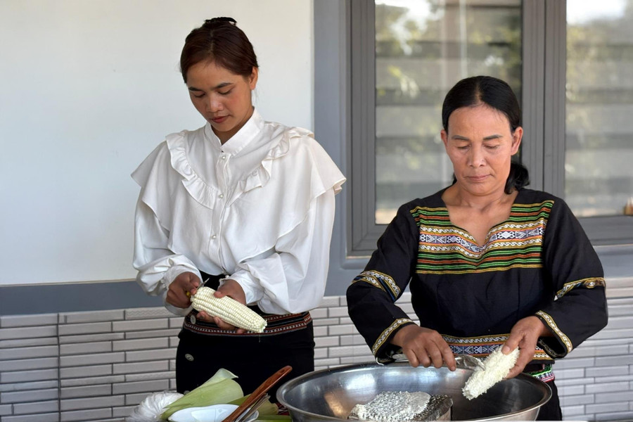 Thơm ngọt bánh bắp truyền thống người K’ho Tà Nung