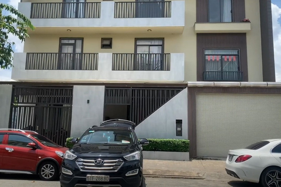 Cận cảnh biệt thự vườn triệu USD của NSƯT Kim Tử Long tại TP.HCM