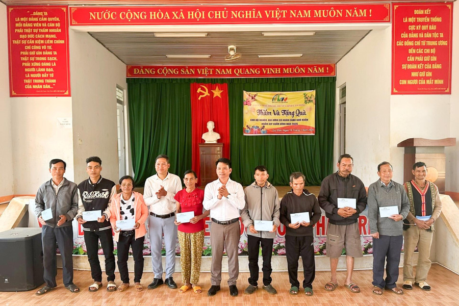 Báo và Phát thanh, Truyền hình Lâm Đồng mang Tết đến với người dân vùng biên