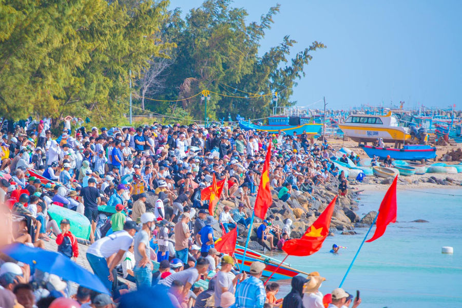 Phu Quy Special Zone to Host Traditional Boat Racing Festival