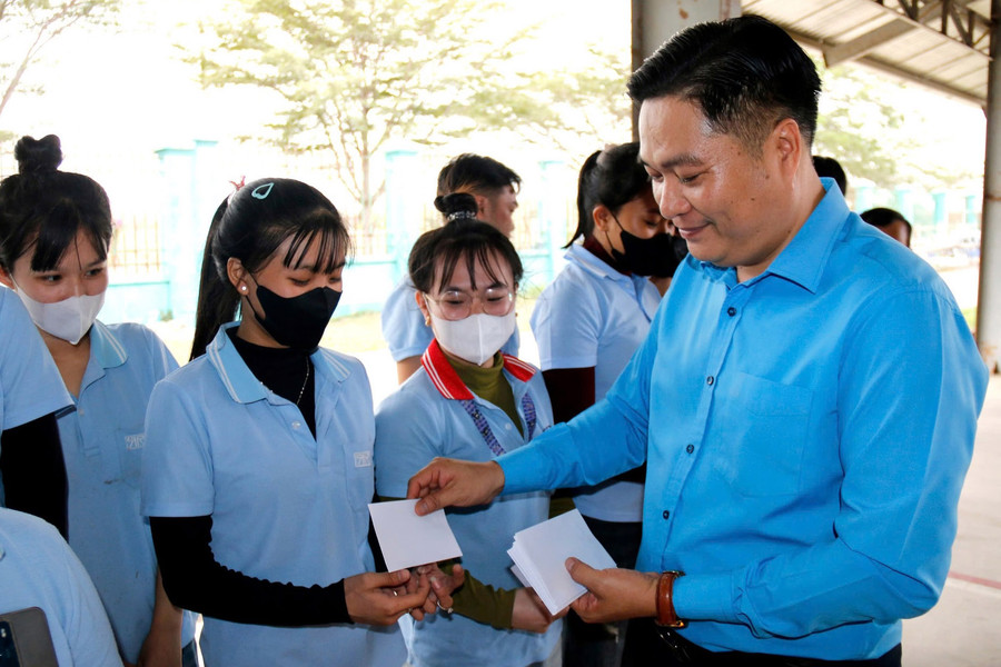 Hỗ trợ 362 công nhân, người lao động bị thiệt hại do bão, lũ