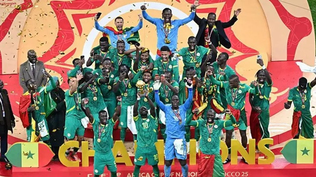 Senegal vô địch AFCON: Khi vinh quang bị lu mờ bởi 17 phút hỗn loạn trên sân