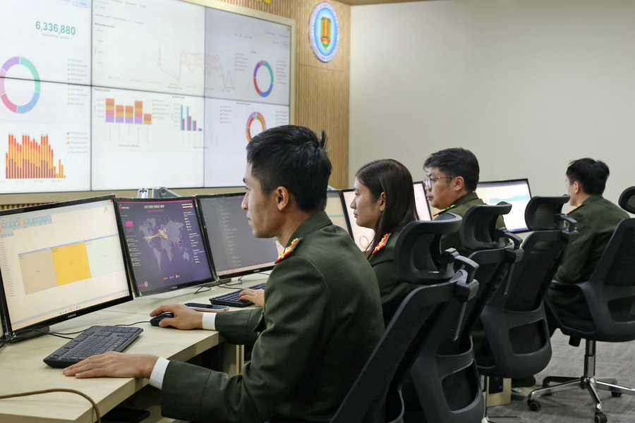 Công an Lâm Đồng tuần tra khép kín địa bàn bảo vệ Đại hội XIV của Đảng