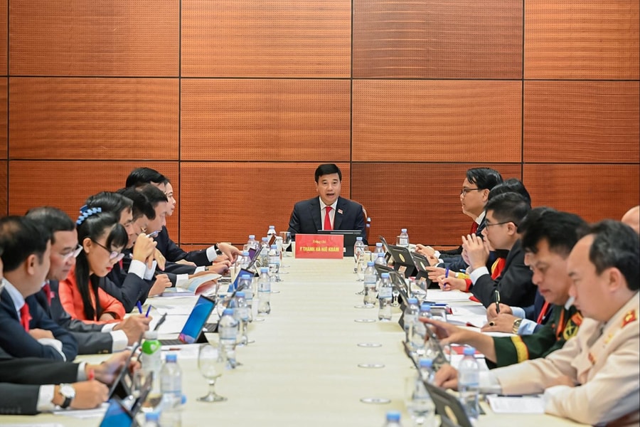 Đoàn đại biểu tỉnh Lâm Đồng thảo luận Văn kiện trình Đại hội XIV của Đảng