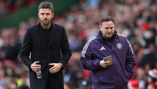Michael Carrick và nước cờ Mazraoui: Chìa khóa để Man Utd khắc chế Arsenal tại Emirates