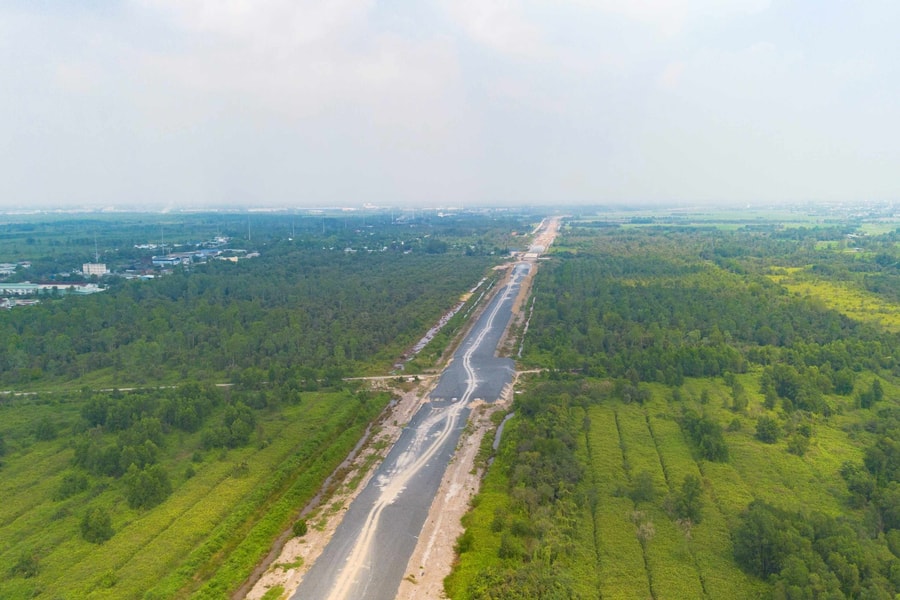 Vành đai 3 TP HCM qua Hóc Môn dần lộ diện, nỗ lực thông xe vào tháng 6