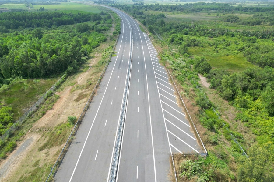 Cao tốc Bến Lức - Long Thành hoàn thiện 55km: Trục kết nối miền Tây với siêu sân bay