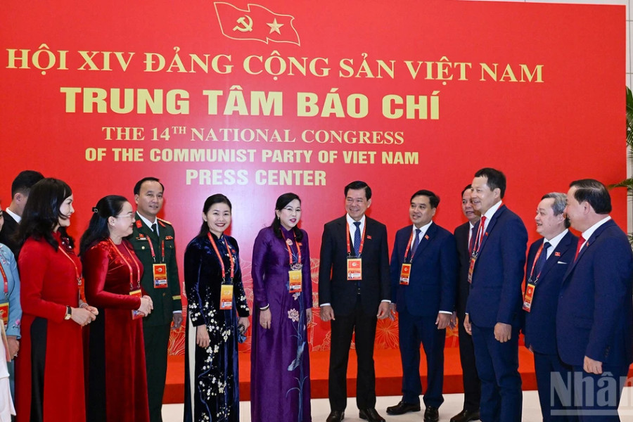 [Ảnh] Các đại biểu dự ngày làm việc thứ tư Đại hội XIV của Đảng