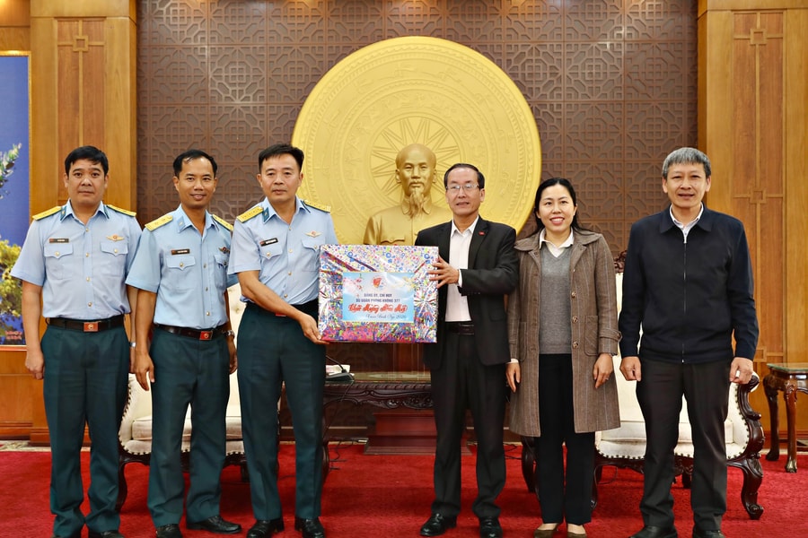 Sư đoàn Phòng không 377 thăm, chúc Tết Tỉnh ủy Lâm Đồng