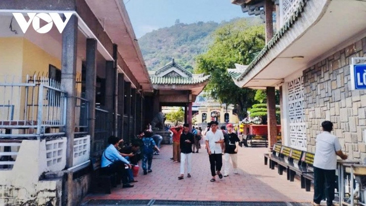 An Giang: Dòng người đổ về Miếu Bà Chúa Xứ tạ lễ, gửi gắm ước nguyện cuối năm