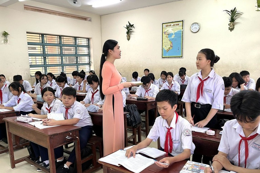 Xếp lương khi chuyển từ nhân viên văn thư sang giáo viên