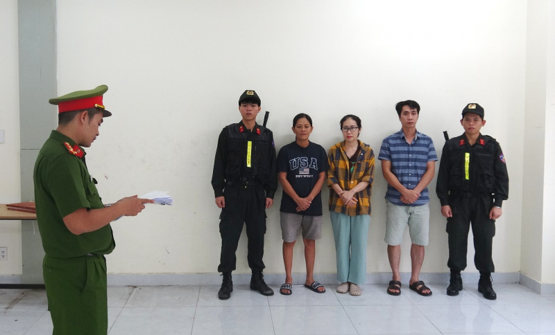 Công an TP.HCM triệt phá đường dây sản xuất, mua bán thạch tín dùng trong nha khoa