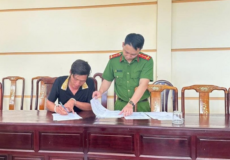 Khởi tố hai nhân viên giao hàng nhanh chiếm đoạt gần 275 triệu đồng tại Đồng Nai