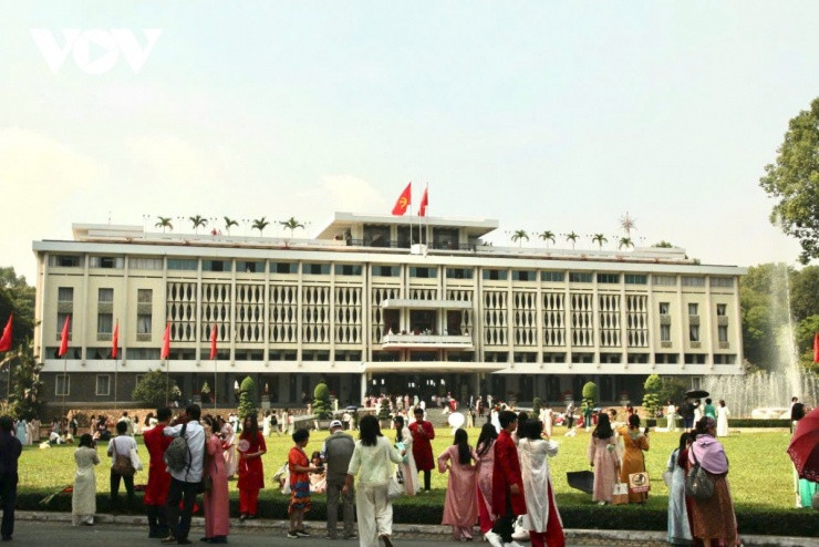 Dinh Độc Lập: Điểm hẹn văn hóa và lịch sử thu hút giới trẻ dịp Tết 2026
