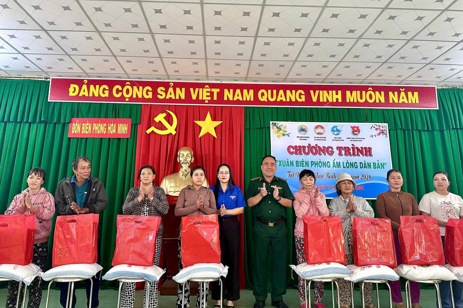 Lâm Đồng tặng 120 suất quà cho gia đình chính sách ở Mũi Né