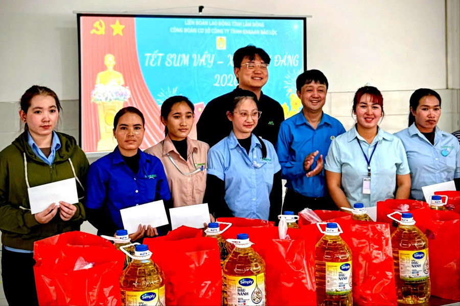 Chăm lo Tết cho người lao động tại Khu công nghiệp Lộc Sơn