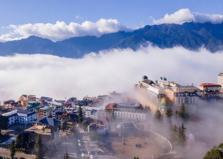 Tây Bắc rộn ràng đón Tết Bính Ngọ 2026: Sa Pa dày đặc lễ hội, Mù Cang Chải "cháy" phòng