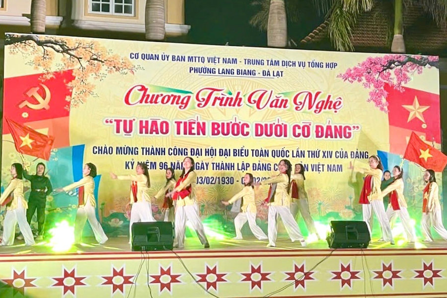 Chương trình Văn nghệ “Tự hào tiến bước dưới cờ Đảng”
