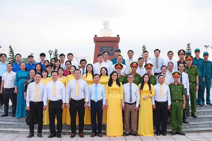 Hàm Thuận Nam đặt tượng chân dung đồng chí Trần Phú
