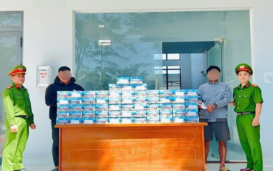 Bắt giữ 2 đối tượng vận chuyển 100kg pháo hoa lậu đi tiêu thụ tại Lâm Đồng