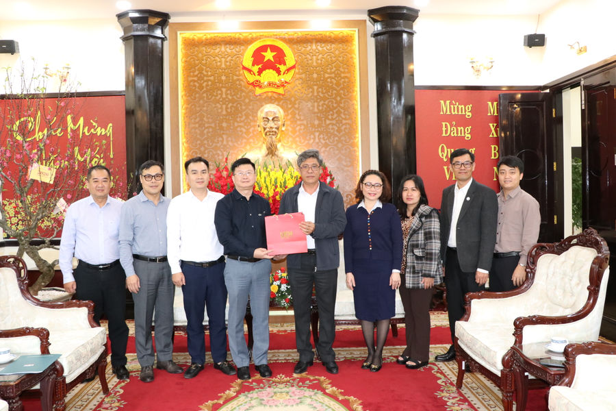 Đại học Kinh tế TP. Hồ Chí Minh chúc Tết UBND tỉnh Lâm Đồng