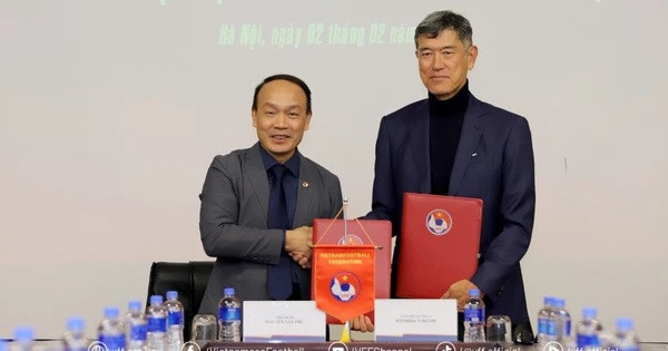 VFF gia hạn hợp đồng với Giám đốc kỹ thuật Koshida Takeshi: Tầm nhìn dài hạn cho bóng đá Việt Nam
