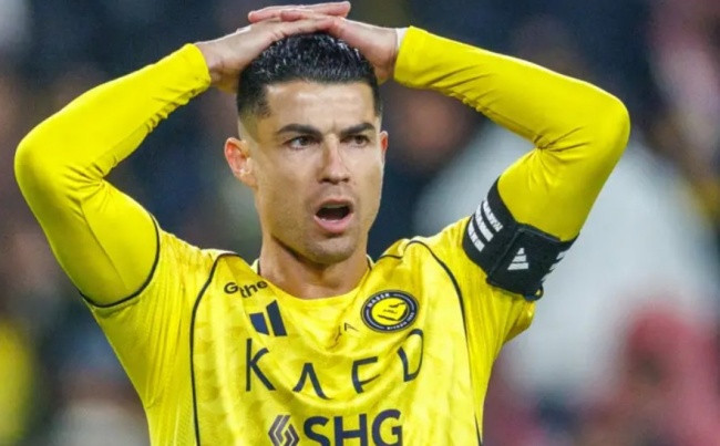 Ronaldo từ chối thi đấu cho Al Nassr: Sự nổi loạn phơi bày mặt trái của bóng đá Saudi Arabia